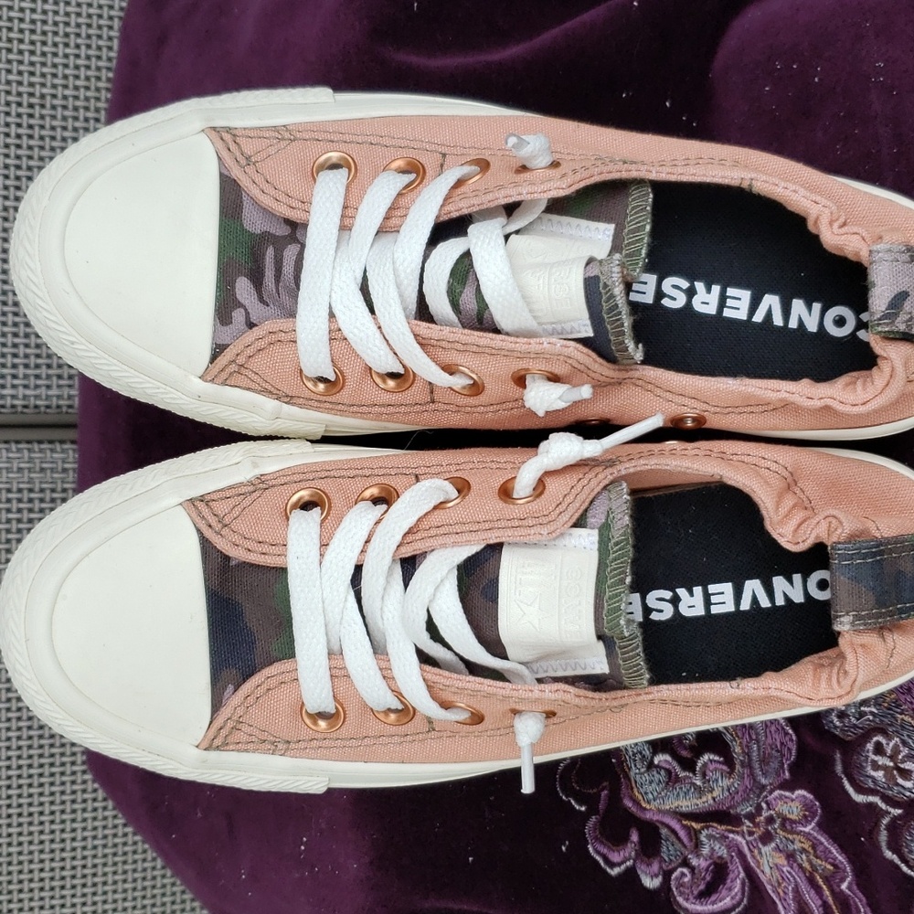 BNWoT CTAS Chuck Taylor All Star Shoreline Low Top kicks (5W; 3M) peach / camo